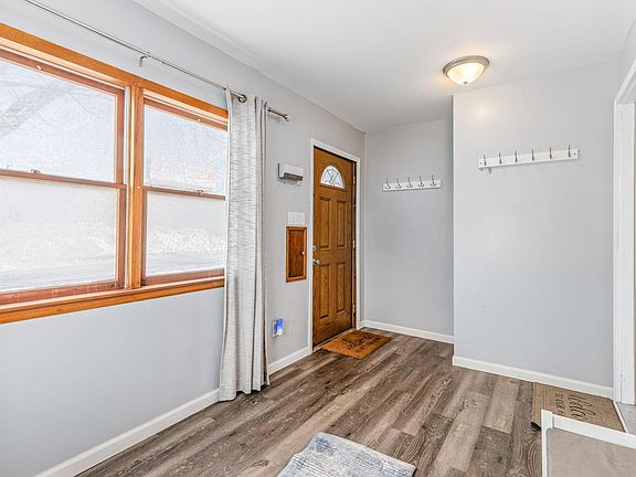 4th image of 1612 Breda Ave