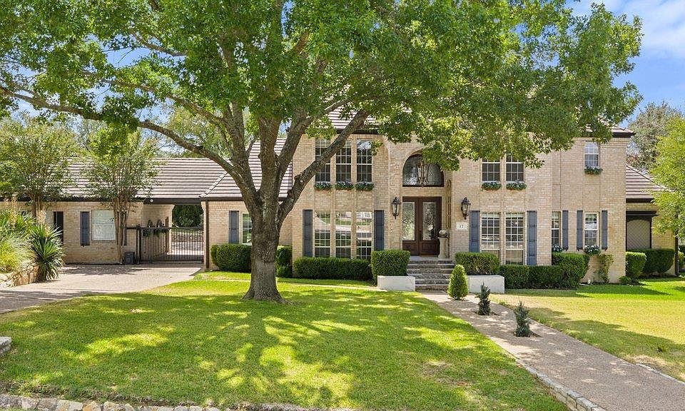 1st image of 17 Hedgebrook Way