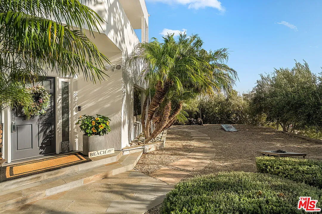 5 bed, 5.0 bath, 4020 sqft, $30,000 — Photo 4
