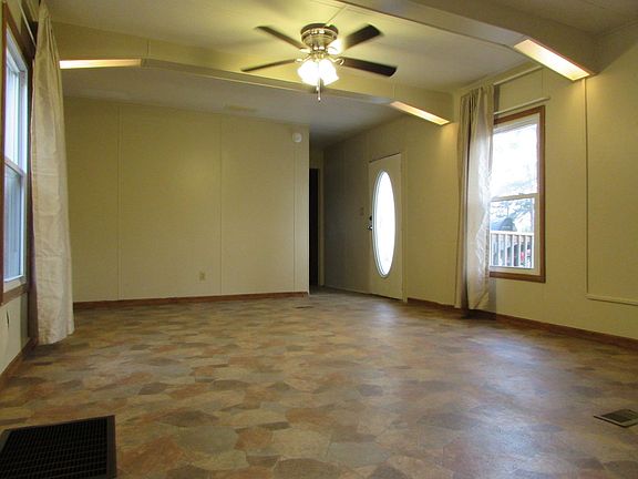 3rd image of 124 Cove View Dr