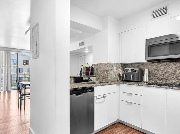 546 SW 1st St APT 204, Miami, FL 33130