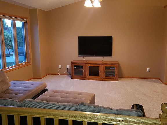 5th image of 1584 Cambridge Dr