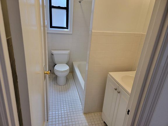 5th image of 6 East Ave #5