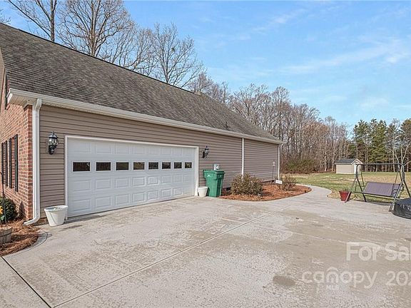 4th image of 106 Granville Ln