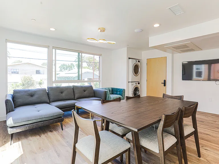 1534 W 35th St — Photo 50