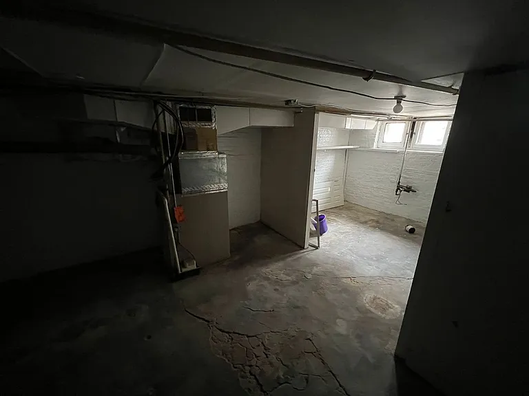 102 S Curley St — Photo 18