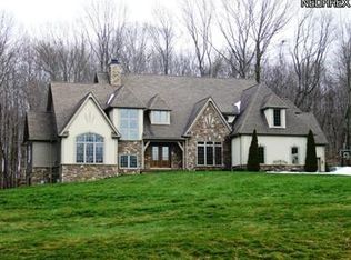 18099 Chanticleer Ct, Chagrin Falls, OH 44023