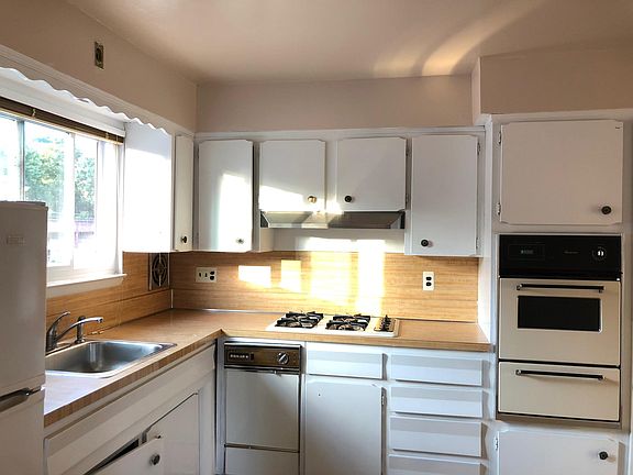 3rd image of 215 Atlantic Ave #2