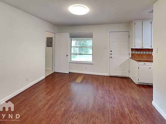 5th image of 200 W Saint Johns Ave