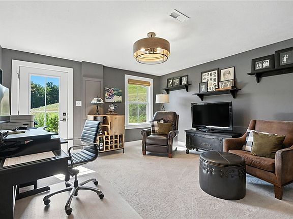 4th image of 602 Spruce Ln