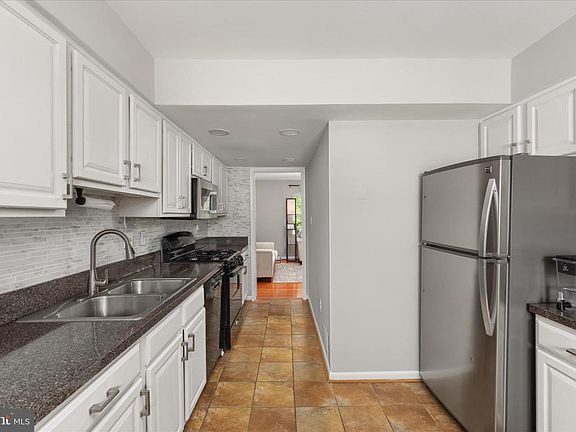 5th image of 3429 Castle Hill Dr