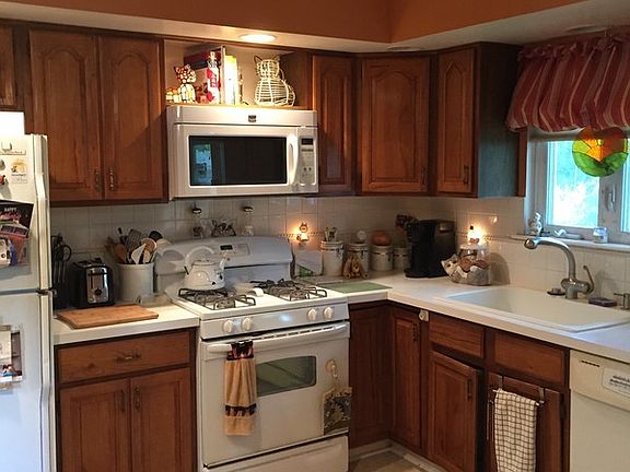4th image of 41910 Stanberry Dr