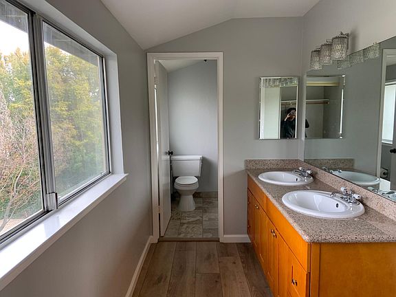4th image of 1278 Oakglen Way