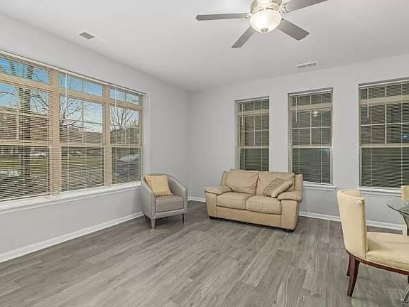 3rd image of 3843 S Langley Ave #102