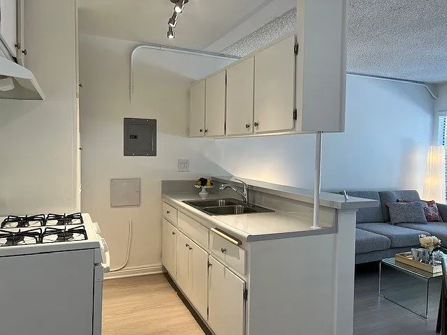 Carson Oakwood Apartments — Photo 56