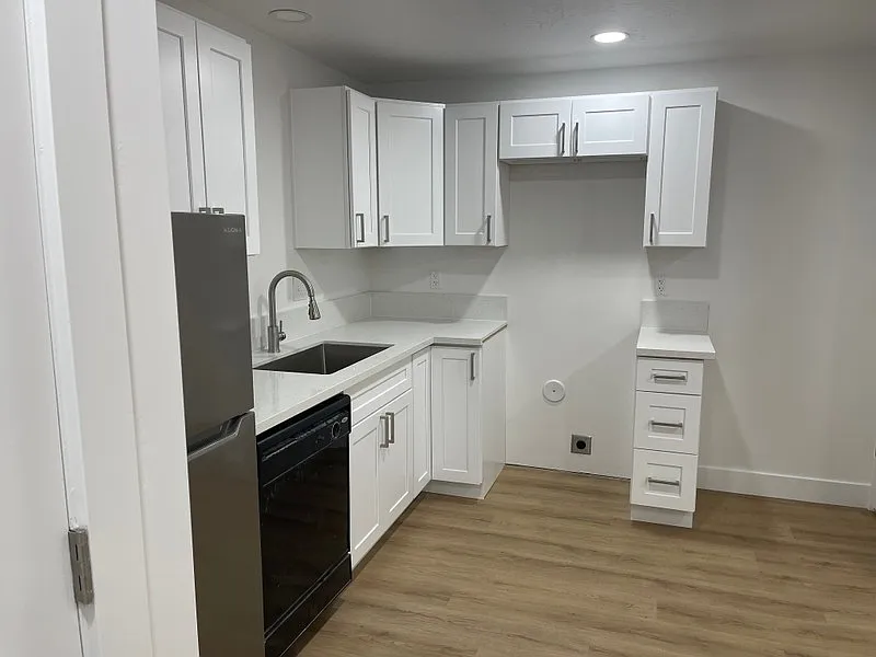 NEW Basement Apartment — Photo 4