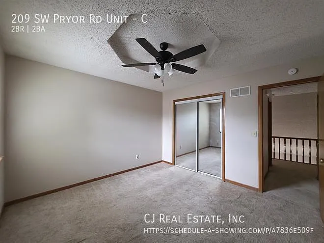 209 SW Pryor Rd #C — Photo 7