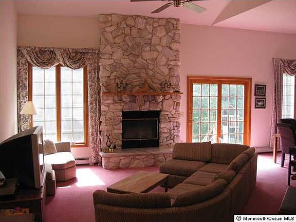 2nd image of 155 Doria Ave