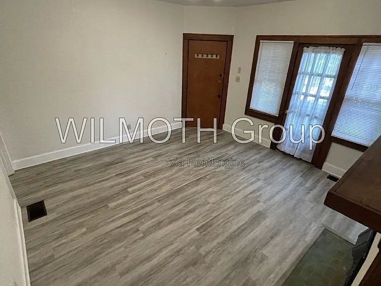 537 E 11th St #2 — Photo 3