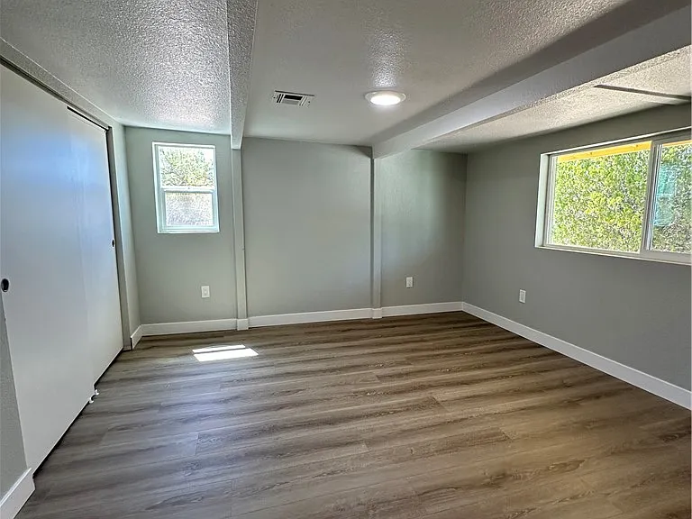 2590 N Murphy St — Photo 28