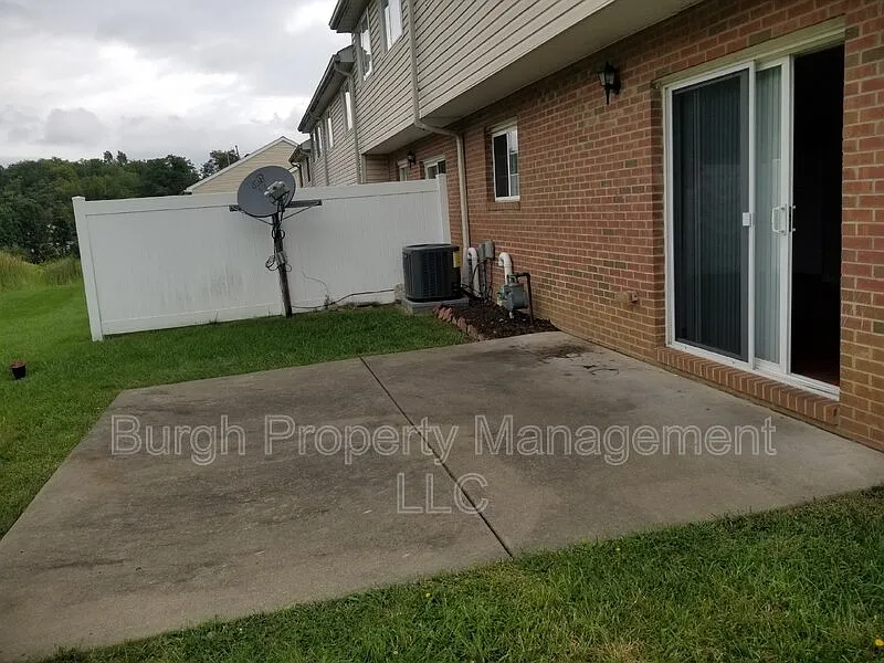 3 bed, 2.5 bath, 2028 sqft, $2,195 — Photo 3