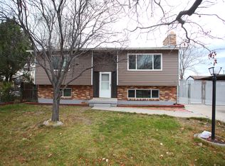 322 N Star Crest Dr, Salt Lake City, UT 84116