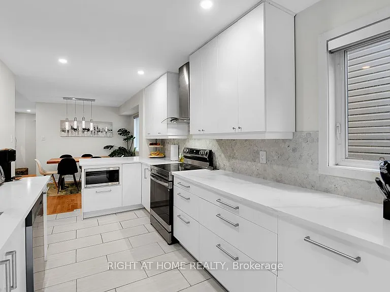 47 Tobermory Cres — Photo 10
