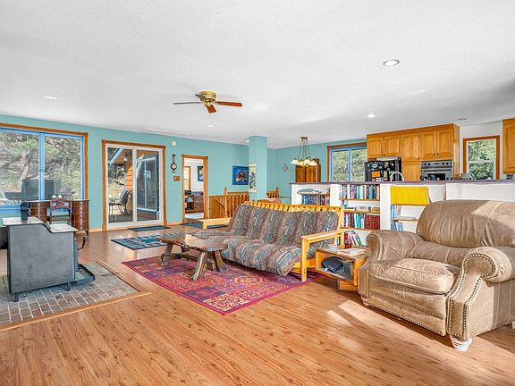 3rd image of 527 Hemlock Dr