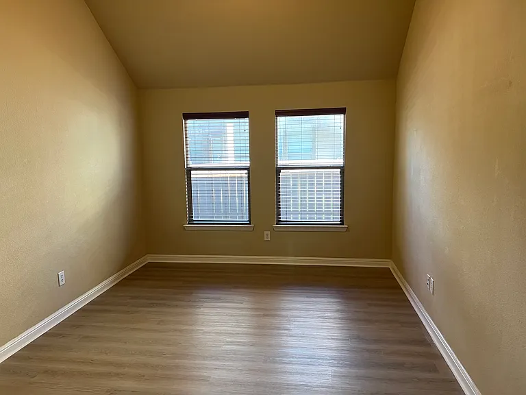 1405 Nightingale Dr — Photo 35