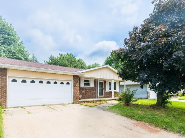 1217 W Walnut St, Chillicothe, IL 61523