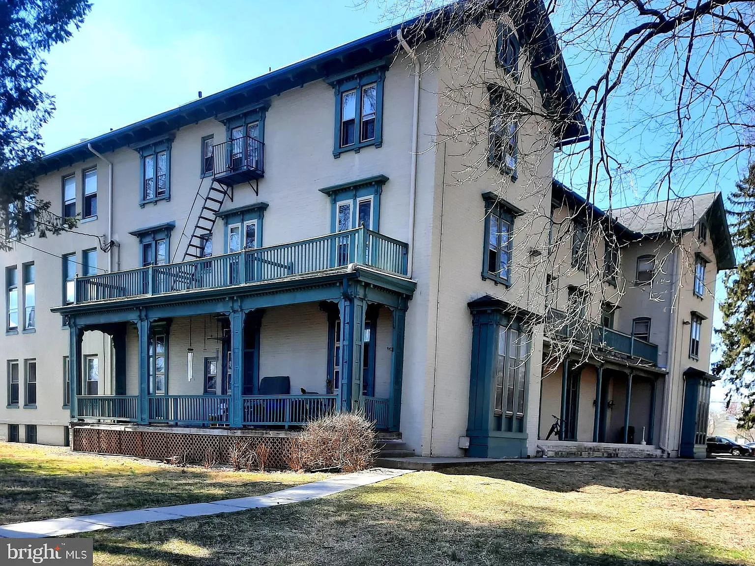 2 bed, $1,295 — Photo 1