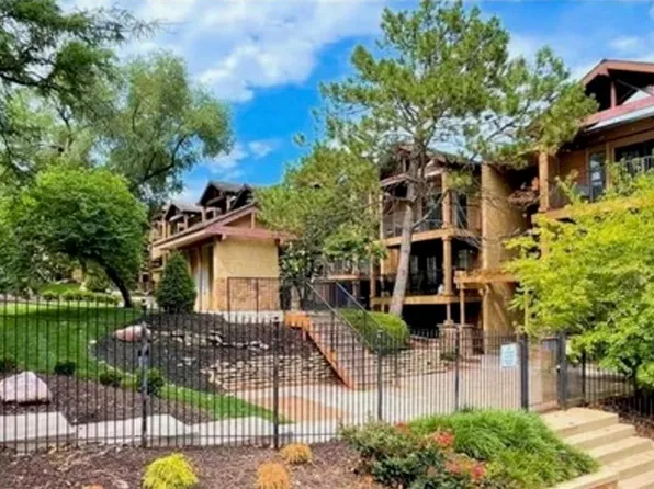 4727 Jarboe St APT 106, Kansas City, MO 64112