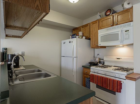 5th image of 2644 Country Oaks Ct #2644