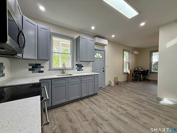 3rd image of 22 Hawthorne Ave