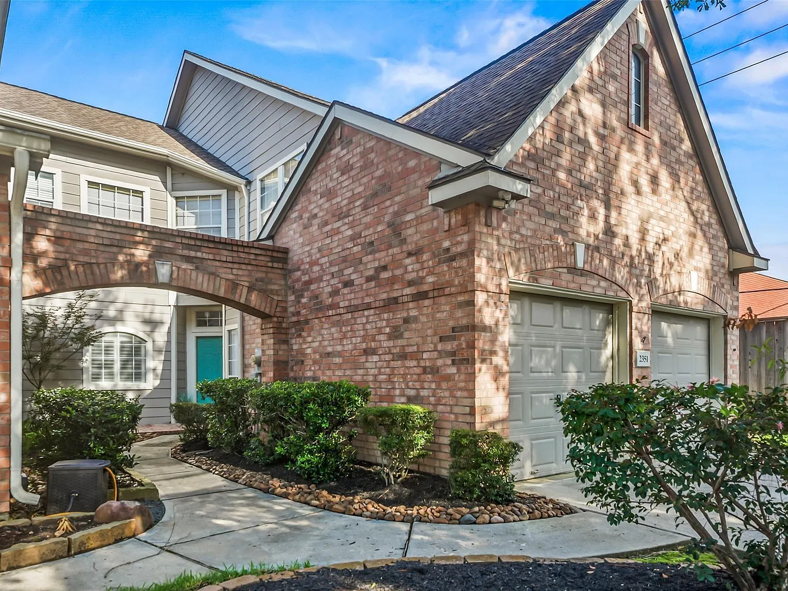 3 bed, 2.5 bath, 1804 sqft, $2,300 — Photo 1