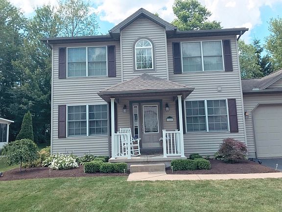 3rd image of 145 Laura Ln