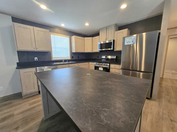 29800 Guilford Cir #282, New Baltimore, MI 48051