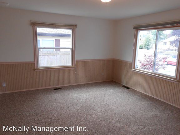 3rd image of 3621 S Ainsworth Ave