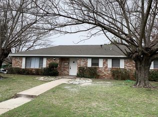 236 Hallbrook Dr, Fort Worth, TX 76134