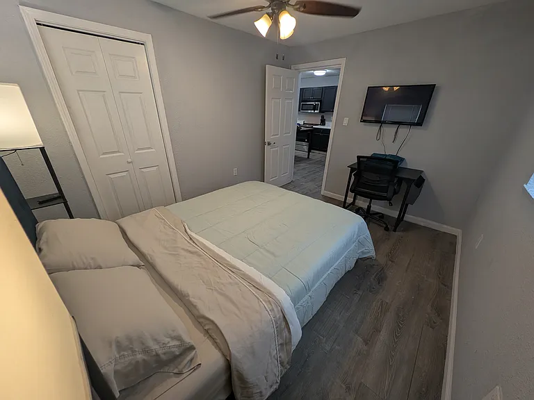 511 Goliad St — Photo 11
