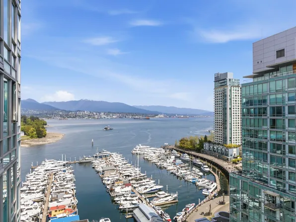 590 Nicola St #1703, Vancouver, BC V6G 3J8