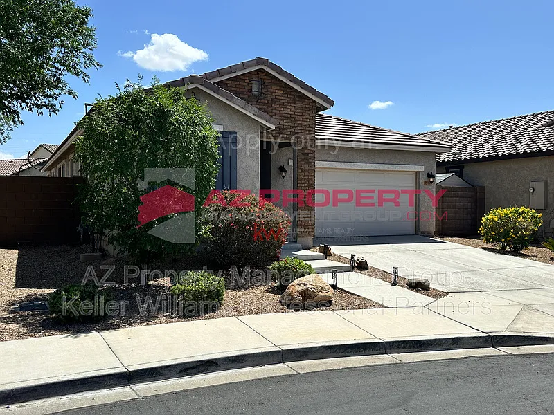 3 bed, 2.0 bath, 1695 sqft, $2,050 — Photo 2