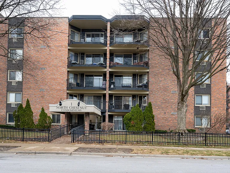 1 N Chestnut Ave #1B — Photo 2
