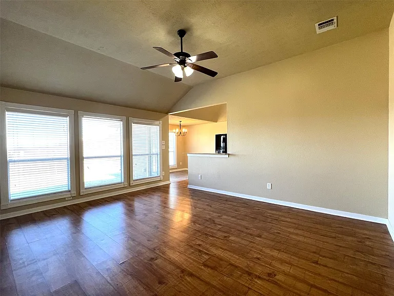 407 Laney St — Photo 10