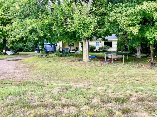 4677 Harvey St, Muskegon, MI 49444