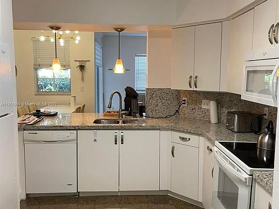 3rd image of 3215 NE 184th St APT 14113