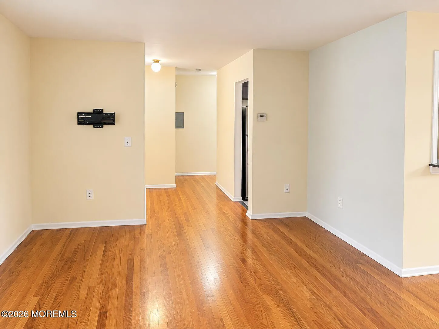 1 bed, 842 sqft, $2,300 — Photo 2