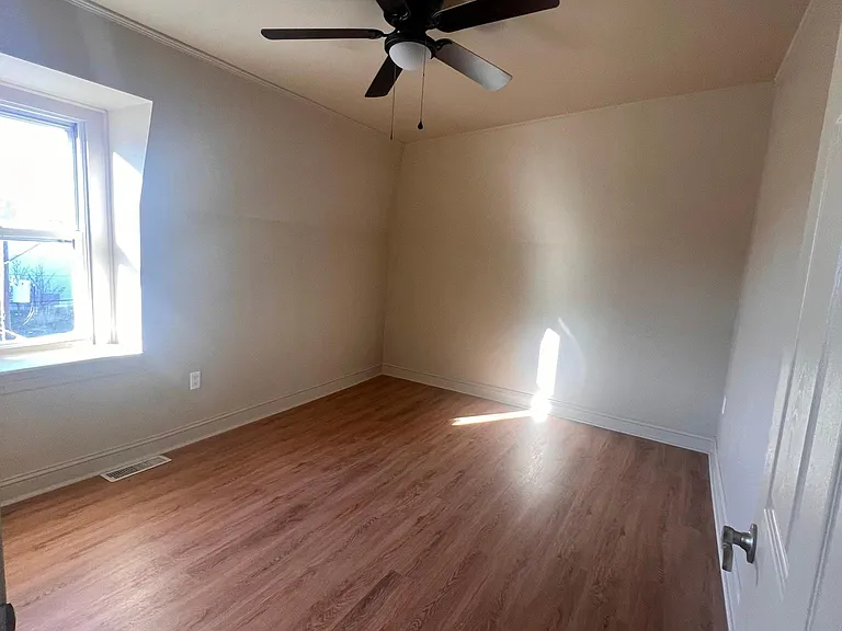 1542 N 15th St #5 — Photo 9