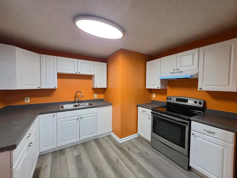 1205 Meridian St — Photo 3