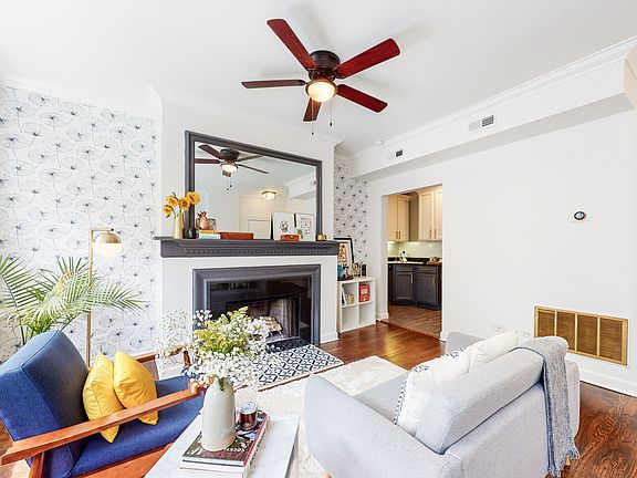 3rd image of 877 W Cornelia Ave #2